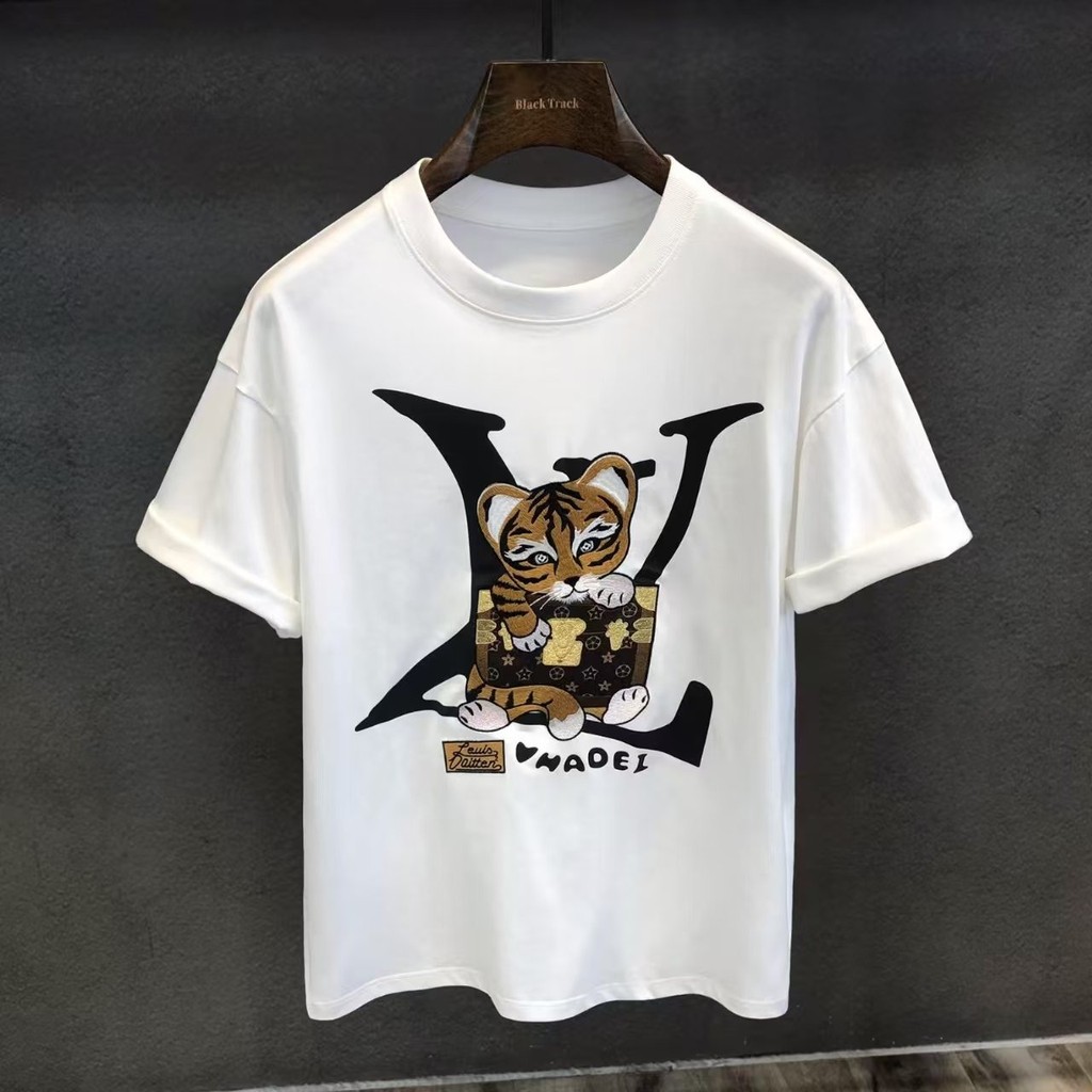 ฤดูร้อน 2025 ผู้ชายสไตล์ใหม่ NEW23 Top American พิมพ์อินเทรนด์ 2025new รอบคอครึ่งแขน 2025 เสื้อยืดแข