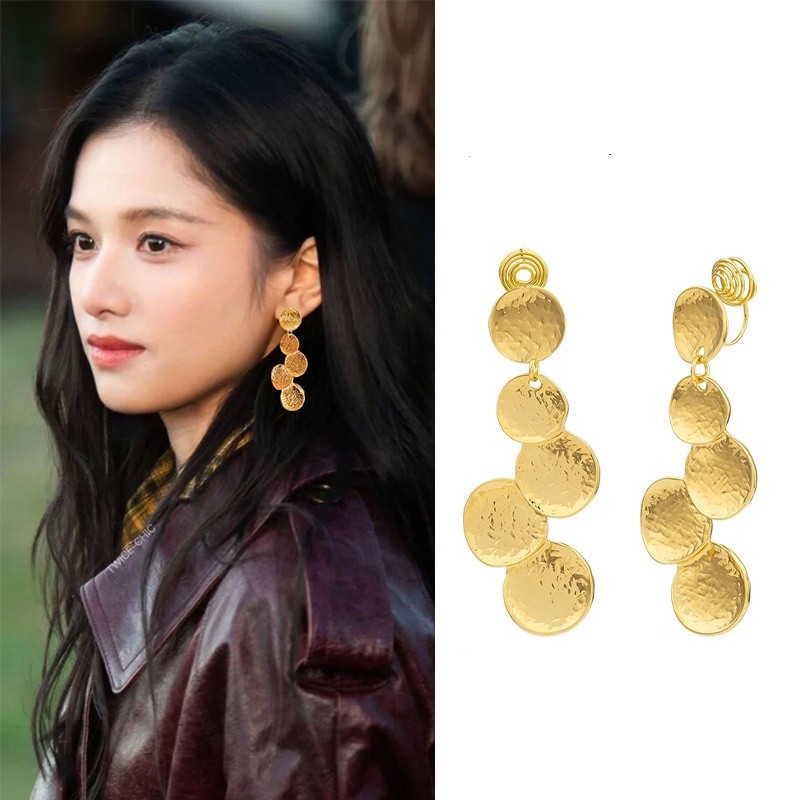 ต่างหูทรงกลมสไตล์ Zhang Jingyi สีทองอารมณ์สมาร์ท ทำจากแผ่นโลหะ