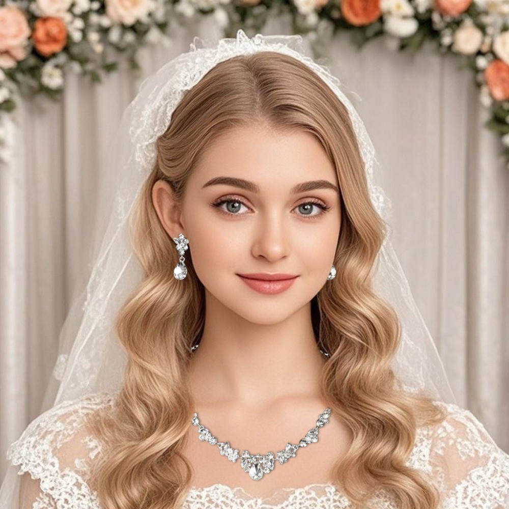 เจ้าสาวเกาหลี Minimalist Micro-Inlaid Cubic Zirconia สร้อยคอและต่างหูชุด Hypoallergenic Gold-Plated 