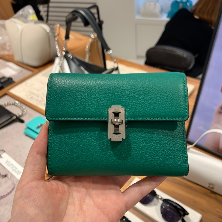 กระเป๋าสตางค์หนังวัวสามชั้นแบบพับได้ แบรนด์ Vunque ของแท้