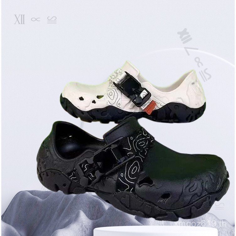 Crocs All-Terrain Atlas Clog รองเท้าคล็อก