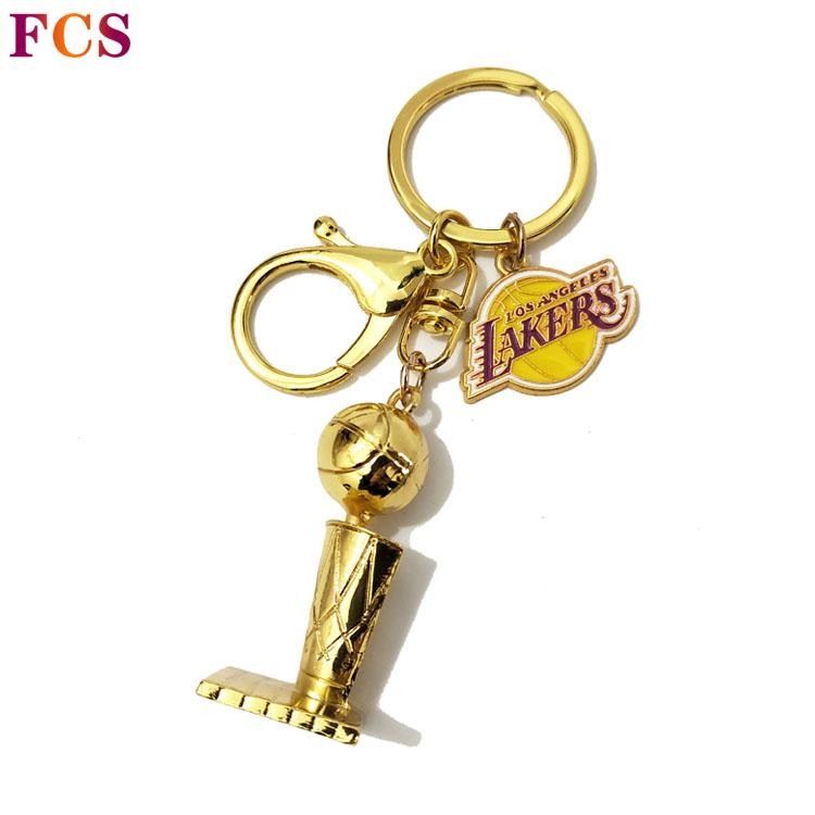 [จัดส่งด่วน] Lakers Nets Kobe Warriors Rockets Celtic Spurs ทีมบาสเกตบอล Trophy พวงกุญแจจี้ของขวัญวั