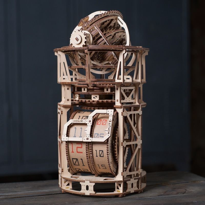 UGEARS ลูกตุ้มนาฬิกาไม้ประกอบ แบบ Flying Wall Clock Top Spider ของขวัญสร้างสรรค์