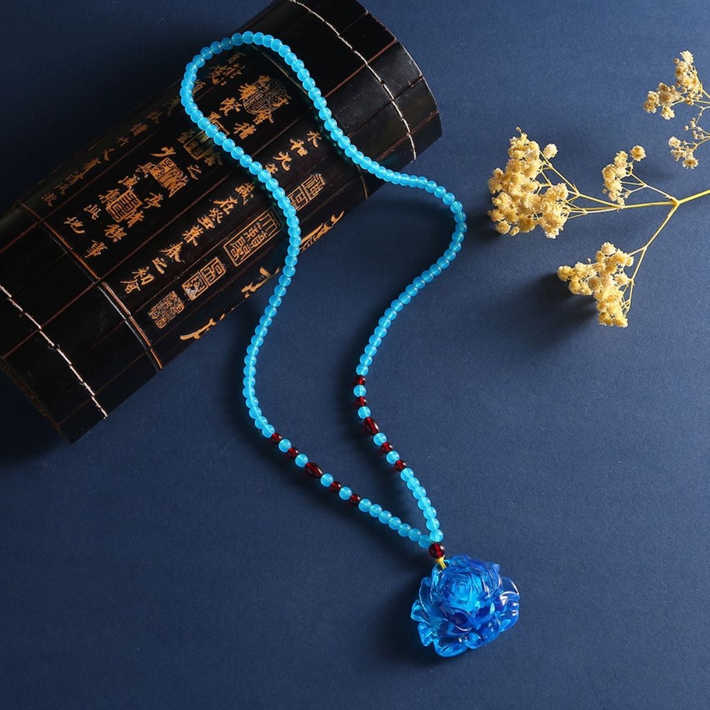 2025 สินค้าใหม่รุ่นที่สอง Smurf สร้อยคอขี้ผึ้งแฟชั่น Amber จี้ปลอดภัยหัวเข็มขัดเสื้อกันหนาวผู้หญิง H