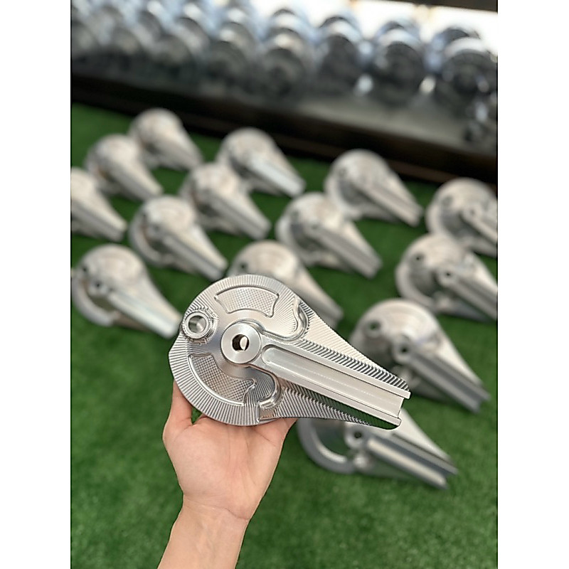 ฝาดรัมเบรคหลังเวฟ125 ตัวเก่า รุ่นฝาเสียบ งาน CNC (1ชิ้น)สีบรอน  ฝาดั้ม WAVE-125  ตัวเก่า แบบเสียบ