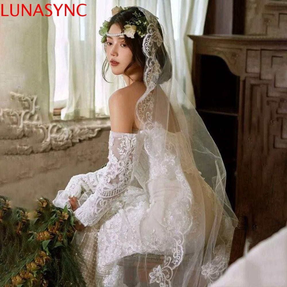 ผ้าคลุมหน้าเจ้าสาวลูกไม้ลายดอกไม้ สไตล์ยาวจาก Tulle และผ้ากอซสีขาวสำหรับงานแต่งงาน