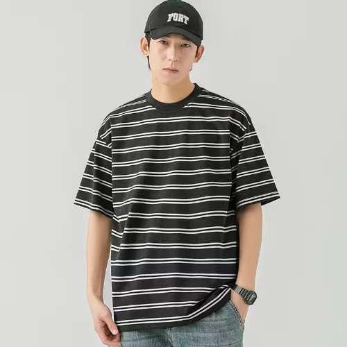 Proman เสื้อยืดแขนสั้นลายทางลำลองผู้ชาย คอกลมทรงหลวมใส่แล้วดูผอม