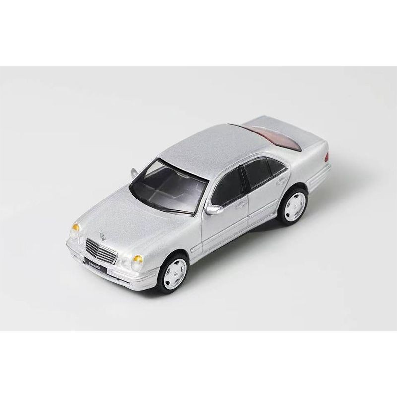 DCT 1/64 Benz E55 AMG (W210) รถขนาดขนาดเล็กจําลองรถรุ่น Out of Print Model