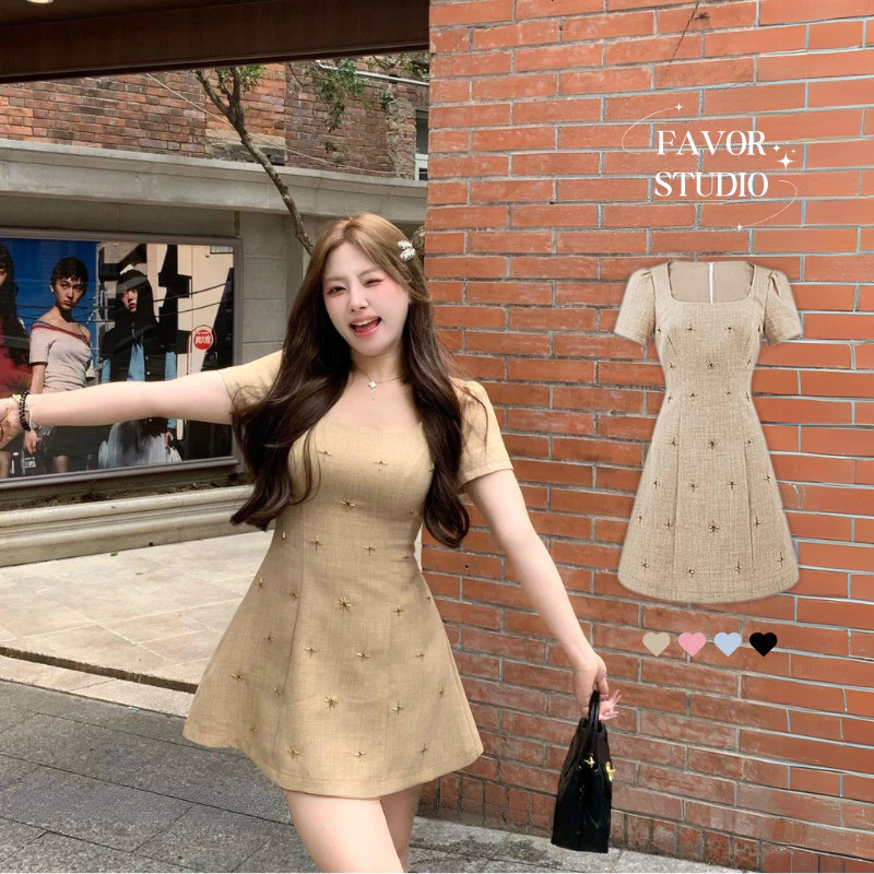 เติมสต๊อกแล้ว💗【S-6XL】 ชุดเดรสสั้นคอเหลี่ยมปักลาย แขนพองเล็กน้อย ทรง A-line สไตล์คุณหนูสุดหวาน พลัสไซซ์ ใส่ออกงาน