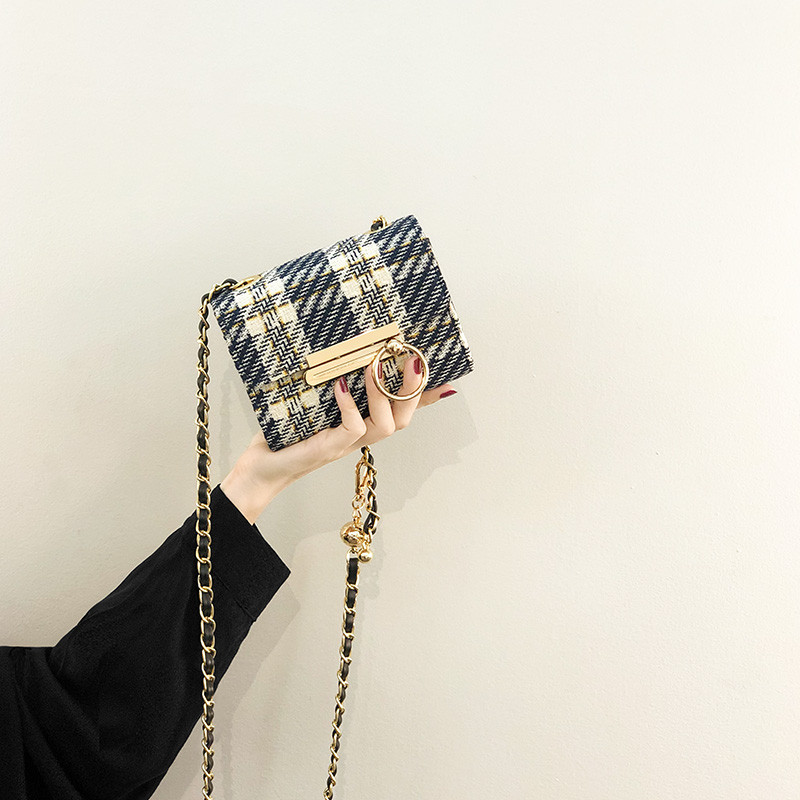 กระเป๋าคล้องบ่ามินิทรงสแควร์สำหรับผู้หญิง สไตล์ใหม่ฤดูร้อนจากแบรนด์ Thailand Lyn (แถมกล่องของขวัญ)