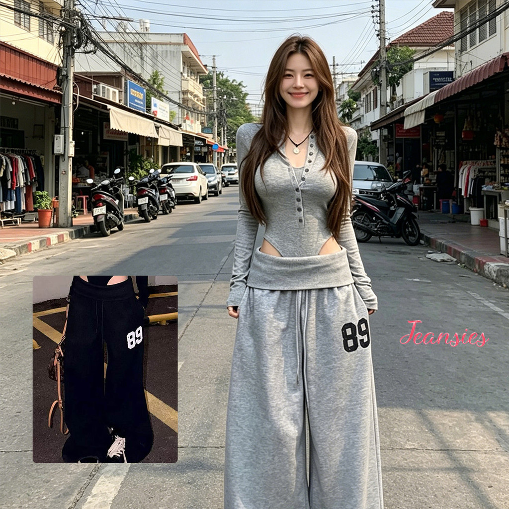 ชุดเซ็ตผู้หญิง 2 ชิ้น เสื้อบอดี้แขนยาว + กางเกงวอร์ม ชุดไปคาเฟ่มินิมอล ถ่ายรูปขึ้นกล้อง