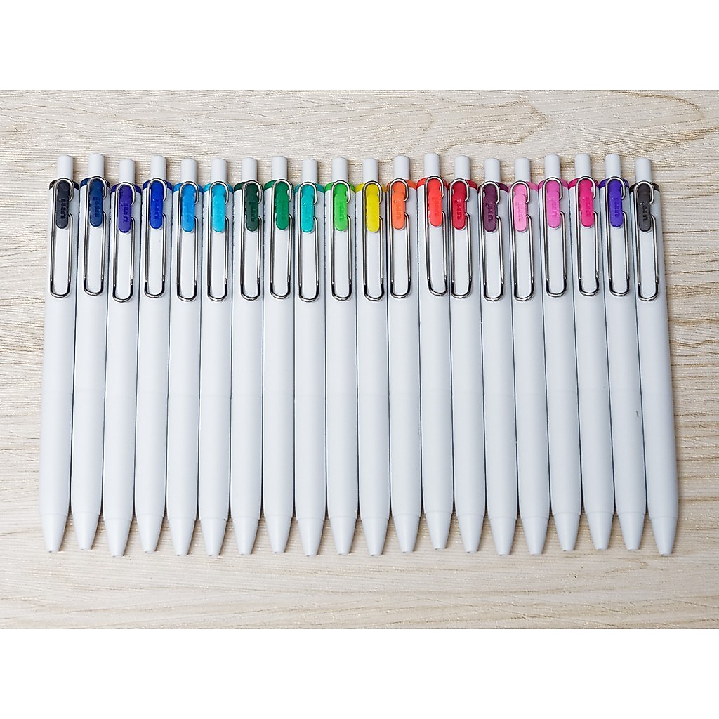 ปากกาเจล UNI-Ball ONE 0.38 mm. มีให้เลือกหลายสี UMN-S-38   120