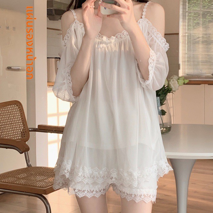 【สินค้าขายดีปี 2025】ชุดนอนสุดเซ็กซี่ เสื้อกล้ามมีเบาะอก ชุดสวมใส่ง่าย ผ้าลูกไม้บางเบา 2ชิ้น