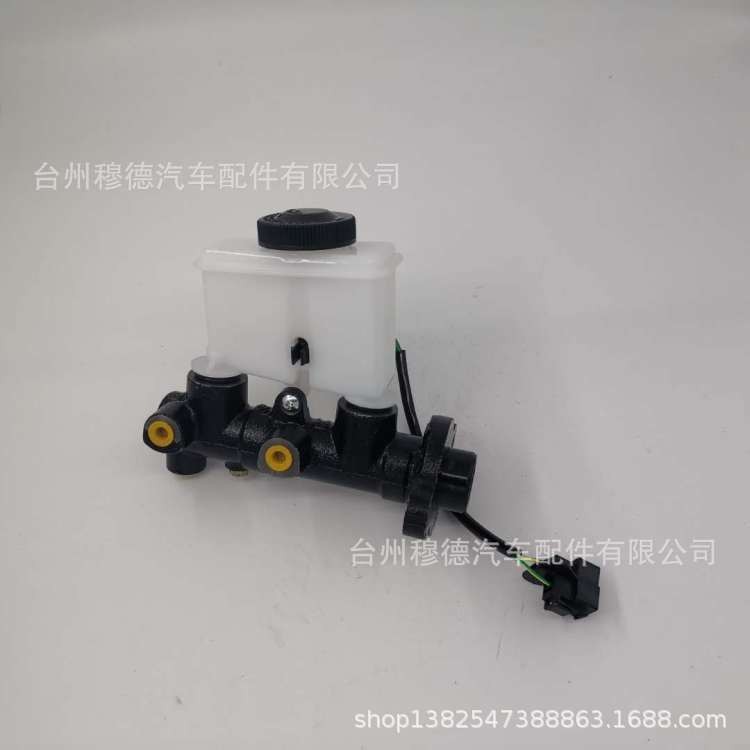 เหมาะสําหรับ Mazda Medium Bus กระบอกเบรก Mazda B-SERIE แม่ปั๊มเบรก UB39-43-400
