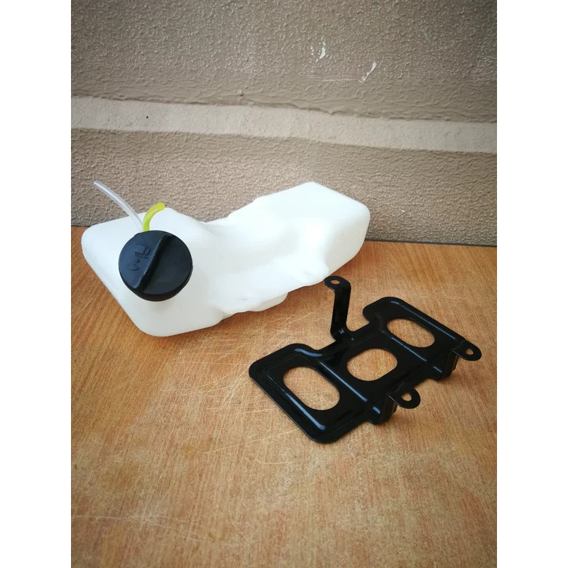 2T 63cc 1E48F เครื่องยนต์ผสมเบนซินพลาสติกการใช้พร้อมถังโลหะ Protector สนับสนุนที่นั่ง