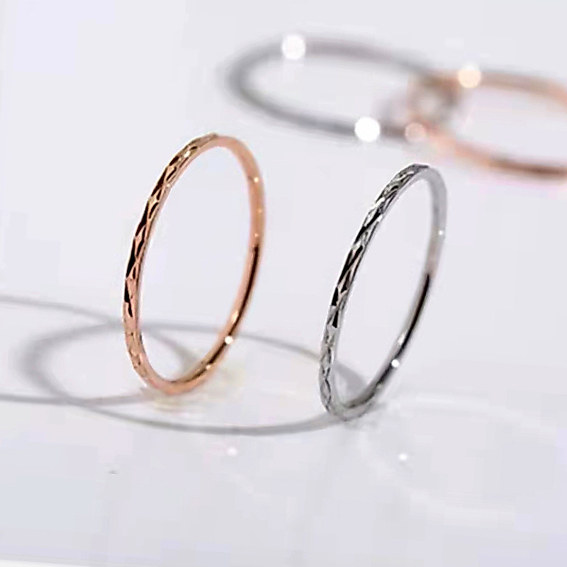 เกาหลีแฟชั่นไทเทเนียมเหล็ก Rose Gold ชุดดอกไม้แหวนส่วนบุคคล Rhombus รูปแบบเพชรแหวนคู่ที่เรียบง่ายขายส่ง