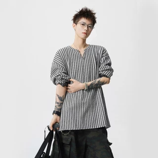 Chaistyle วินเทจสไตล์อเมริกัน แขนยาว ลายเส้นสีตัดกัน เนื้อสัมผัส คอวี เสื้อยืดทรงหลวม รุ่นเดียวกันทั้งชายและหญิง