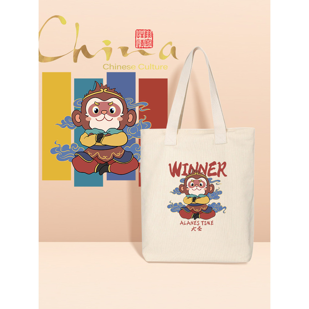 Monkey King กระเป๋าผ้าใบชาย 2025 สไตล์ใหม่ Monkey King การ์ตูนพิมพ์ผ้าใบกระเป๋าทํางาน Commuter กระเป