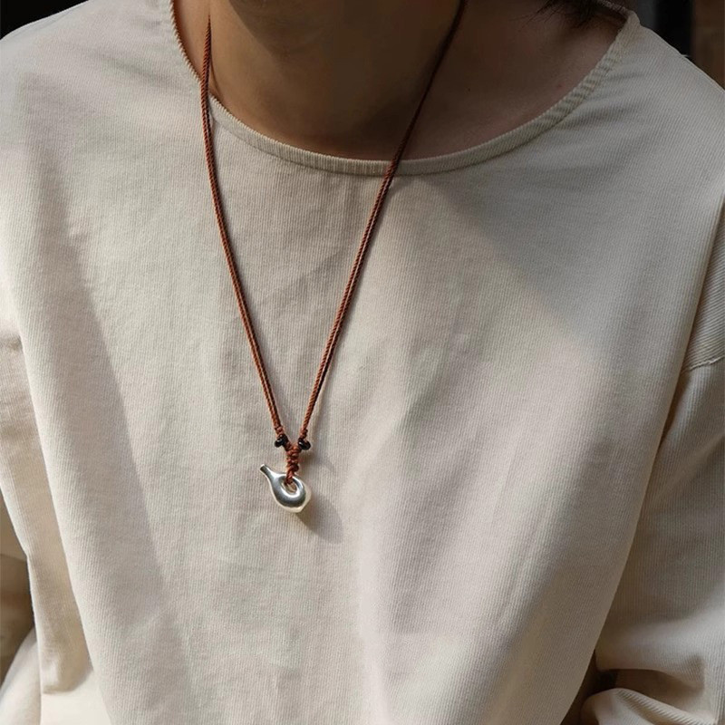 Nomad ขวดไวน์ขนาดเล็กจี้สร้อยคอญี่ปุ่น Niche Design สไตล์ชาติพันธุ์ High-End Retro ถักเสื้อกันหนาว