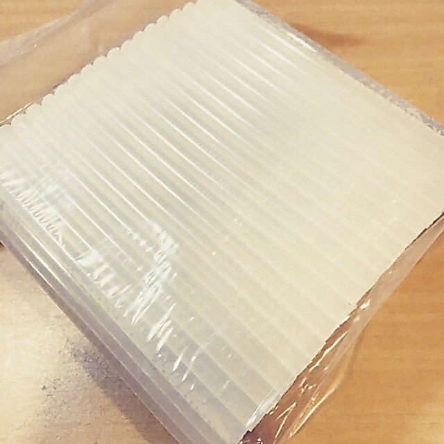 กาวยาง เกรด AAA กาวร้อน กาว ขุ่น ราคาถูก 80 แท่ง 160 บาท ขนาด 7มิล ยาว 15 ซม.