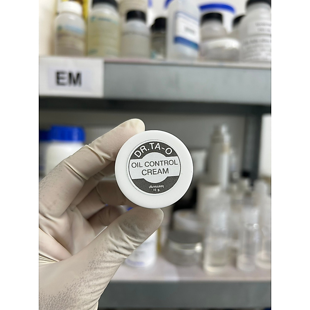 Oil Control สูตรDr.Tao ลดความมันบนใบหน้าตลอดวัน ลดการอุดตันจากการแต่งหน้า แต่งหน้าติดมากขึ้น