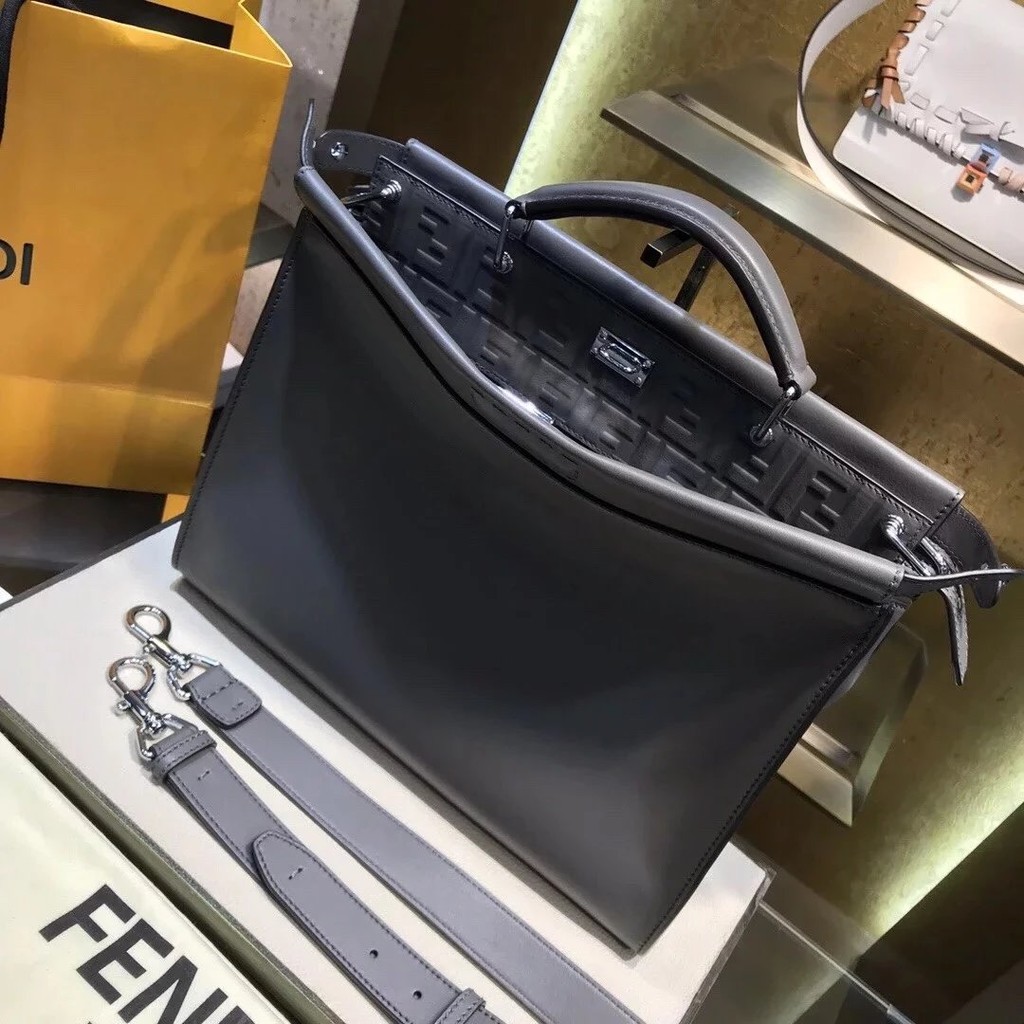 FENDI PEEKABOO กระเป๋าเอกสารผู้ชายขนาดกลาง