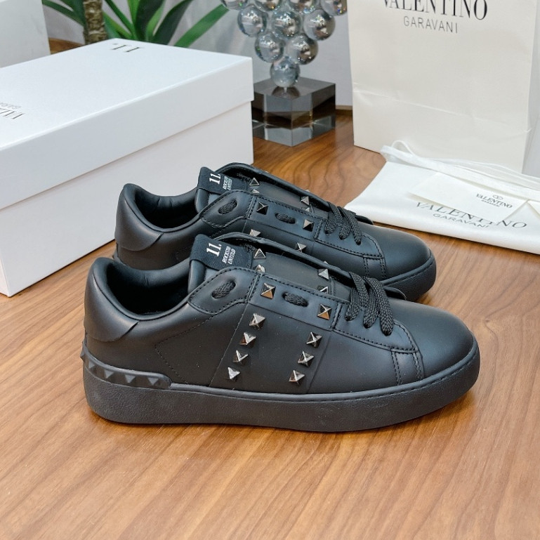 Valentino Rockstud Noir Cowhide Low Cut Casual Skate Shoes Sneakers Men and Women Black