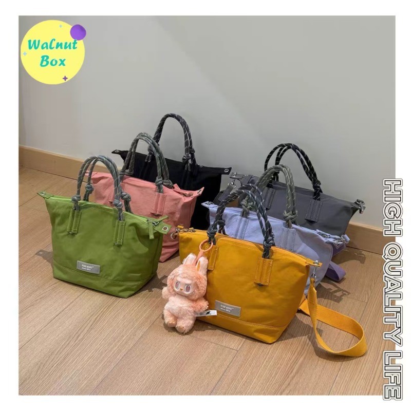 เกาหลีใต้สไตล์ใหม่ Niche High-End กระเป๋าเป้สะพายหลังกระเป๋าเดินทางน้ําหนักเบา All-Match Commuter Mommy Bag Outdoor Leisure Mountaineering
