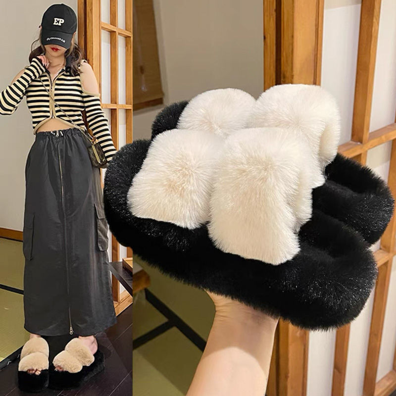 Influencer ขายร้อน Furry รองเท้าผู้หญิงสวมใส่ด้านนอก 2025 ฤดูร้อนสไตล์ใหม่ฤดูใบไม้ร่วงแฟชั่น Outing หนา soled Plush รองเท้าแตะผ้าฝ้าย