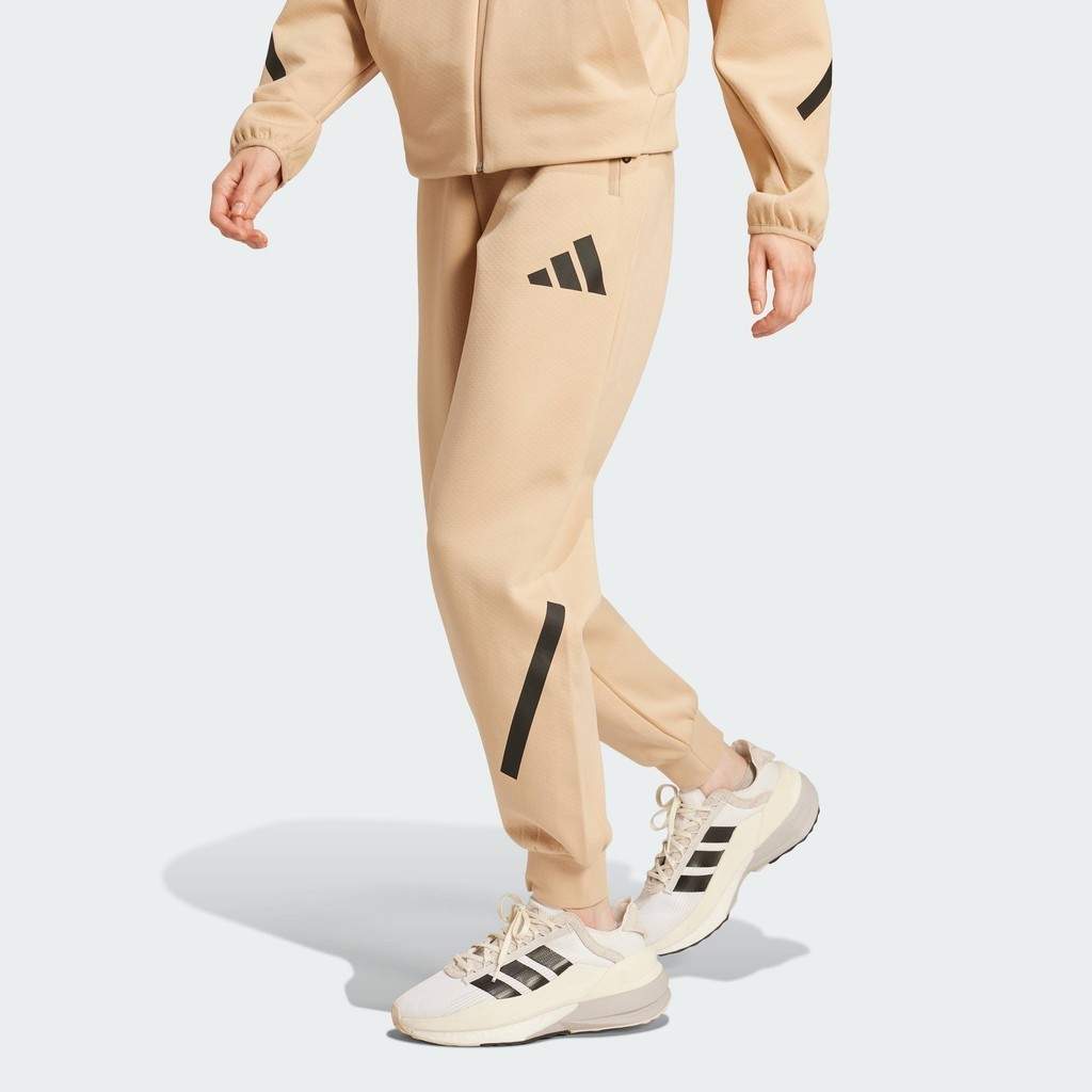 adidas ไลฟ์สไตล์ กางเกงขายาว adidas Z.N.E. ผู้หญิง สีเบจ JD9587