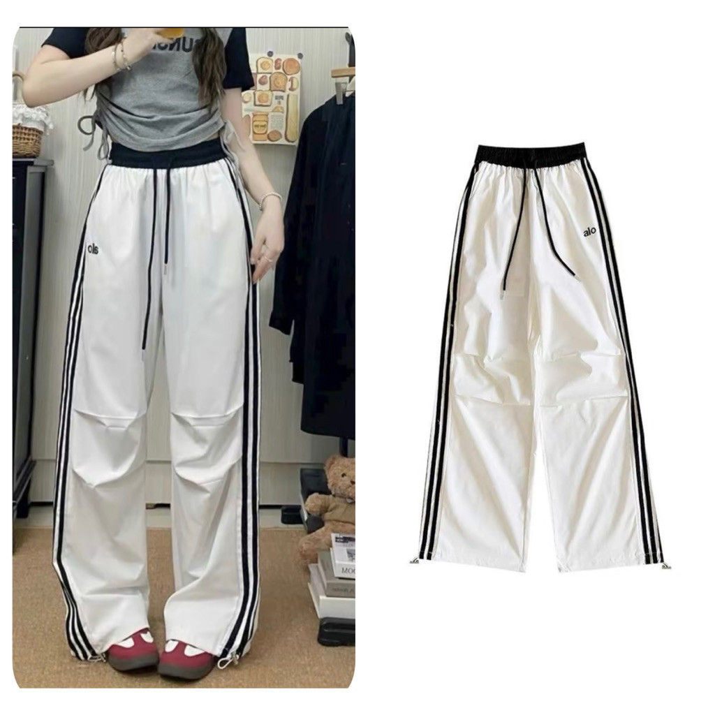 ALO SPORTS กางเกงสีกากีปัก 3 แถบ กางเกงขาตรงขากว้างสําหรับผู้ชายและผู้หญิง [Q3ALO]