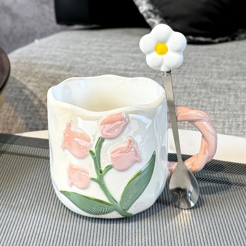 🎀แก้วเซรามิค 2025 ดอกลิวลิป น่ารัก  ความจุขนาดใหญ่ เหมาะสำหรับเป็นของขวัญ พร้อมช้อน+กล่อง🍅 - รูปที่ 3