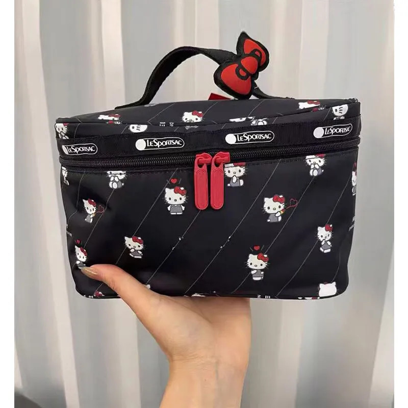 [รูปแบบใหม่] HelloKitty คลัทช์เครื่องสําอาง ความจุใหญ่ น้ําหนักเบา พกพาสะดวก