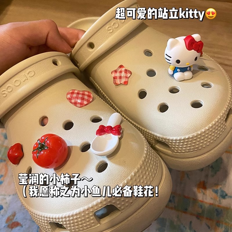Croc Jibbitz ของประดับสำหรับรองเท้าCrocs แบบHello Kittyและการ์ตูนน่ารัก