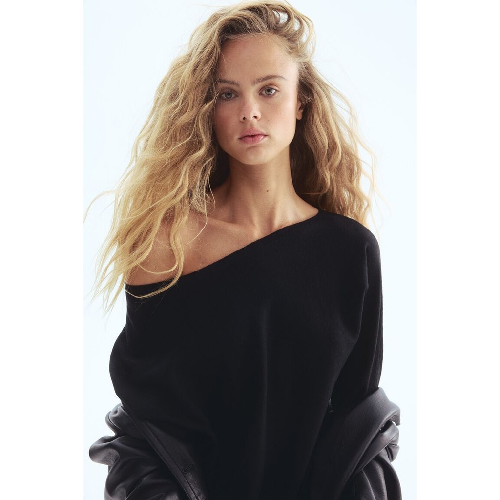 H&M(เอชแอนด์เอ็ม) เสื้อสเวตเตอร์ไหล่เดียว Women One-shoulder jumper 1307254_1