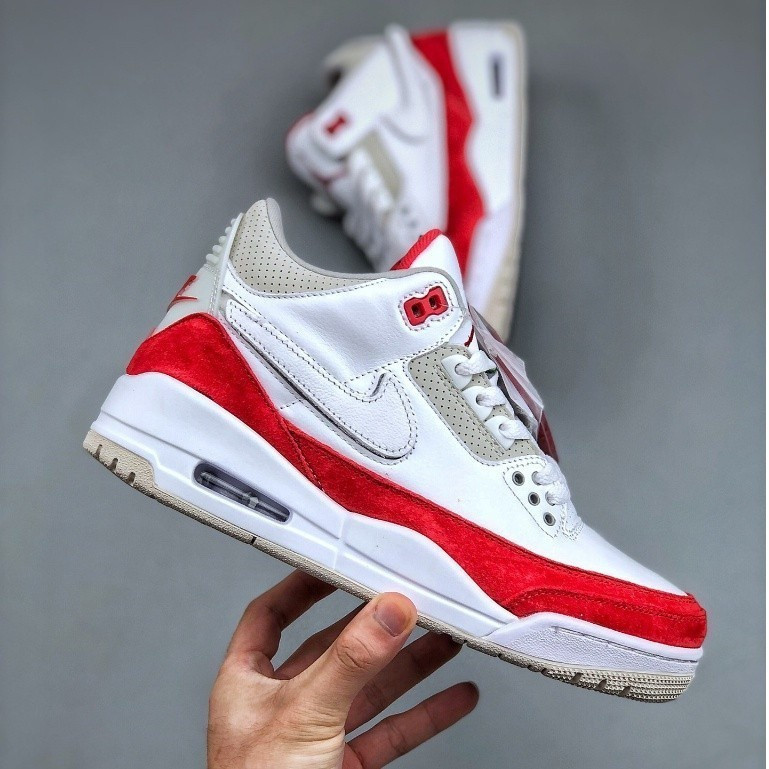 รองเท้าบาสเก็ตบอลย้อนยุค cj0939-100