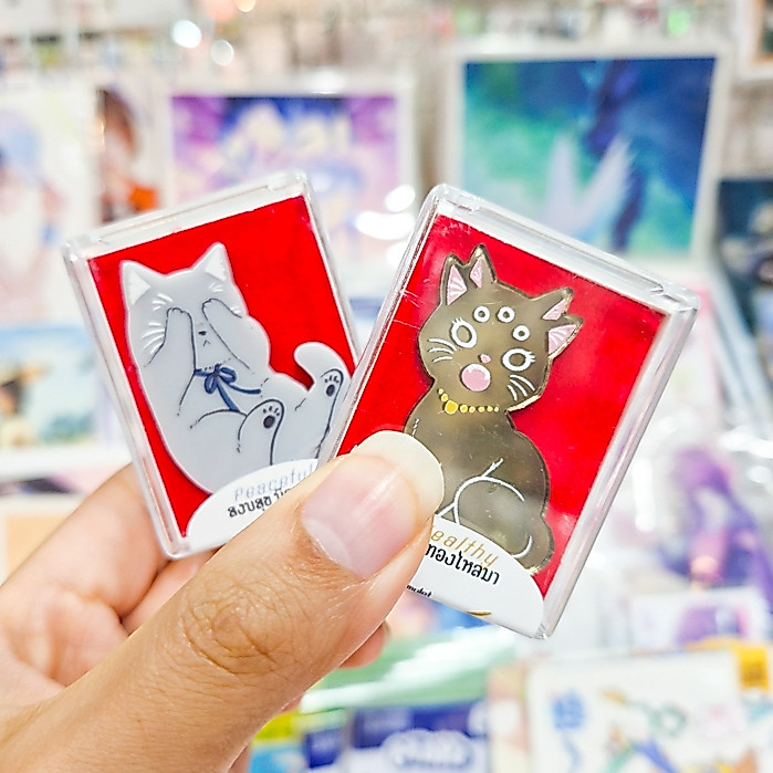 🐈มีลายใหม่ด้วยนะ!🐈Pin เข็มกลัดอะคริลิกรวมลายเครื่องรางแมวขลัง สายมูห้ามพลาด!🌟[Mululee]