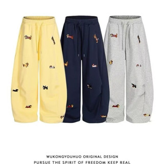 กางเกงขากว้างทรงหลวม สีเทาอ่อน ออกแบบเอวสูงพร้อมยางยืดและสาย…