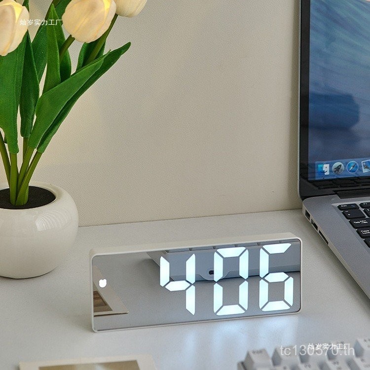 คอมพิวเตอร์สํานักงานหอพักนักเรียนเดสก์ท็อปสินค้าสร้างสรรค์สไตล์อินตกแต่งนาฬิกาห้องเล่นเกม LED F6MO