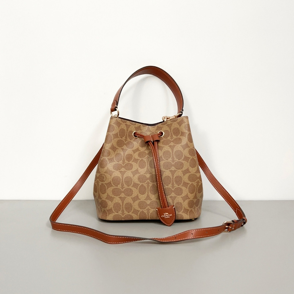 กระเป๋าถือ Coach CBH07 2025 ดีไซน์คลาสสิก สำหรับผู้หญิง สไตล์โมโนแกรม สะดวกในการสะพาย และเหมาะสำหรับ