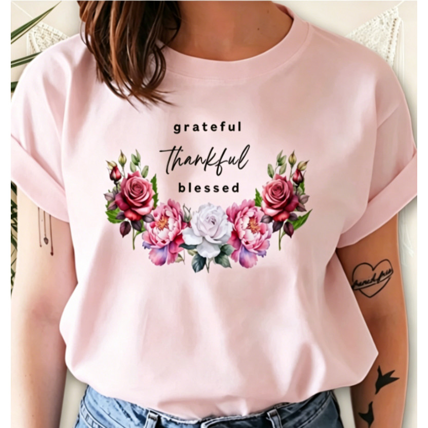 COD เสื้อยืดผู้หญิงลายดอกกุหลาบสีน้ำ ตัวอักษร grateful thankful blessed สไตล์น่ารักอ่อนหวาน ทรงหลวมซ่อนรูปร่าง