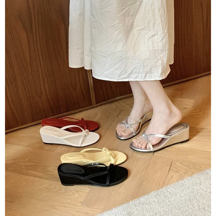 JINxCHOY ฤดูร้อนสวมใส่ด้านนอกบางสายรัดFlip-FlopsหนาSoled Flip-Flopsผู้หญิงแฟชั่นสีทึบBright Color Vitalityฤดูร้อนท่องเที่ยววันหยุดWedge Heelรองเท้าแตะรองเท้าแตะโรงงานขายส่งราคา