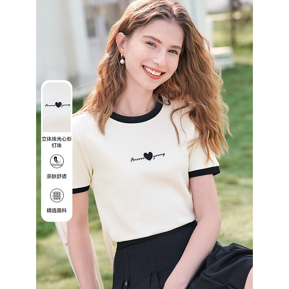 ร้อยภาพ Contrast สีรอบคอ Top Letter Offset การพิมพ์ Pearlescent Heart-Shaped Beaded ถักเสื้อยืดแขนสั
