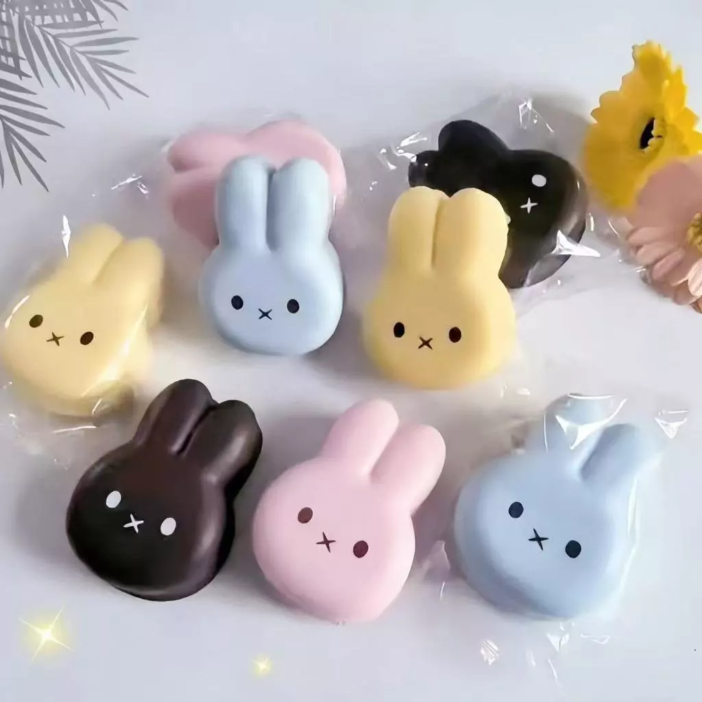 [จัดส่งภายใน 24 ชั่วโมง] สกุชชี่เนื้อเปียกกระต่าย | Sticky Feel ของเล่นกระต่ายที่เพิ่มขึ้นช้า