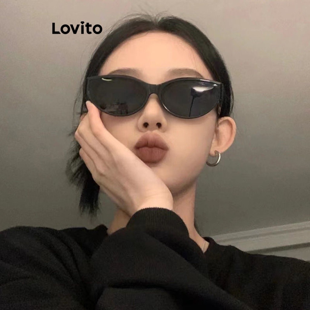 (แคชชวล) Lovito แว่นกันแดดผู้หญิง ทรงแคทอาย สีพื้น สไตล์ LFA08707 (สีดำ)