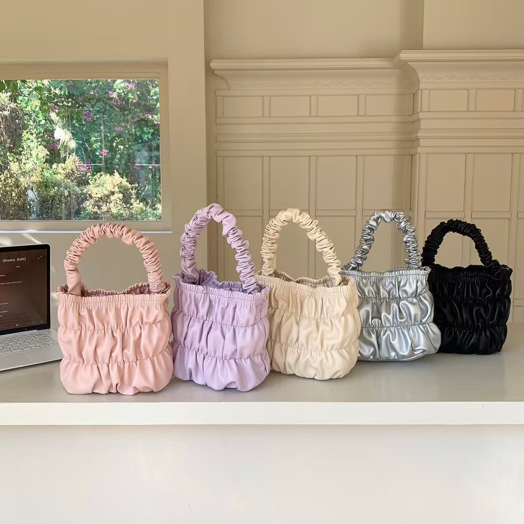 TT Home Korean Niche Design ins Small Fresh Sweet Temperament กระเป๋าเมฆจีบแบบพกพากระเป๋า Messenger 