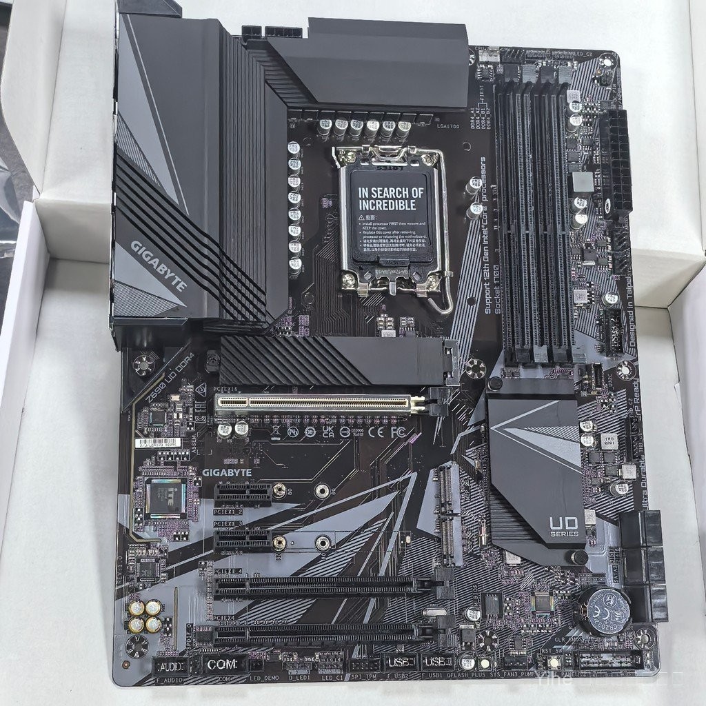 พร้อมสต็อก บอร์ดขนาดใหญ่ Gigabyte Z690UD DDR4 แบบชาร์จใหม่ได้รองรับแพ็คเกจการประมวลผลรุ่น 12/14 ต่ออ