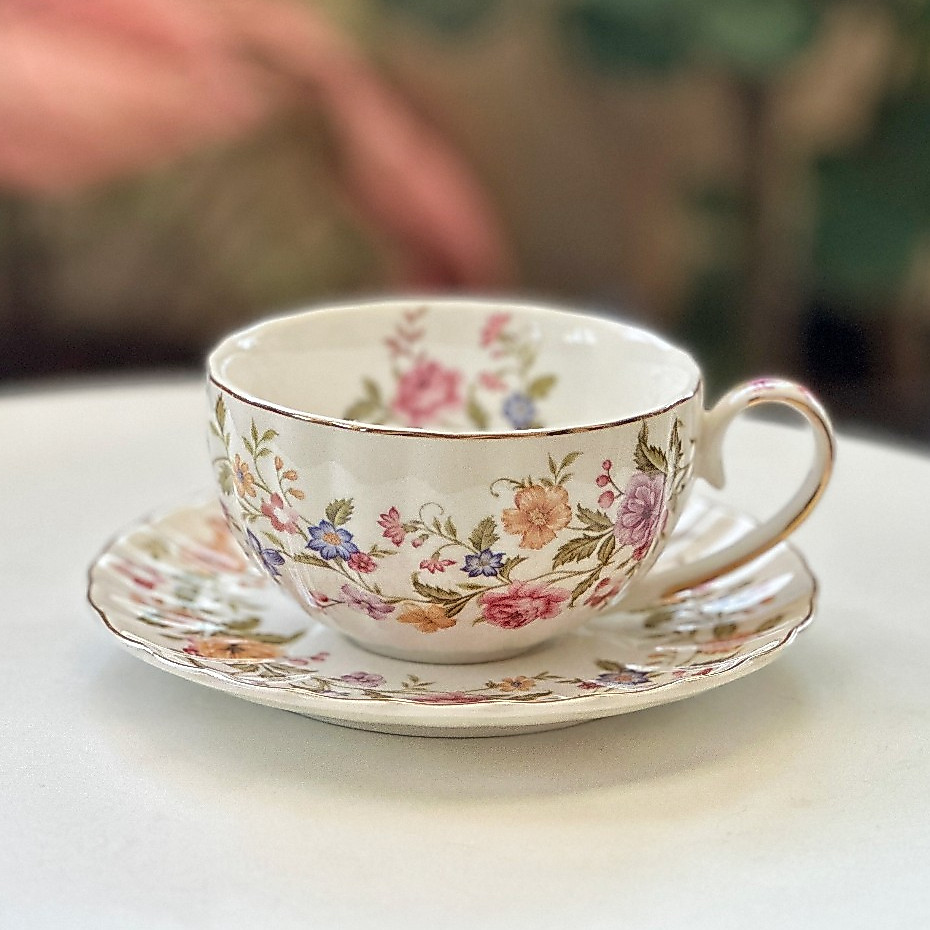ชุดถ้วยกาแฟลายดอกไม้หวานย้อนยุคถ้วยและจานรองเซรามิกปิดทองสไตล์ยุโรปถ้วยน้ําชายามบ่ายของขวัญแก้ว