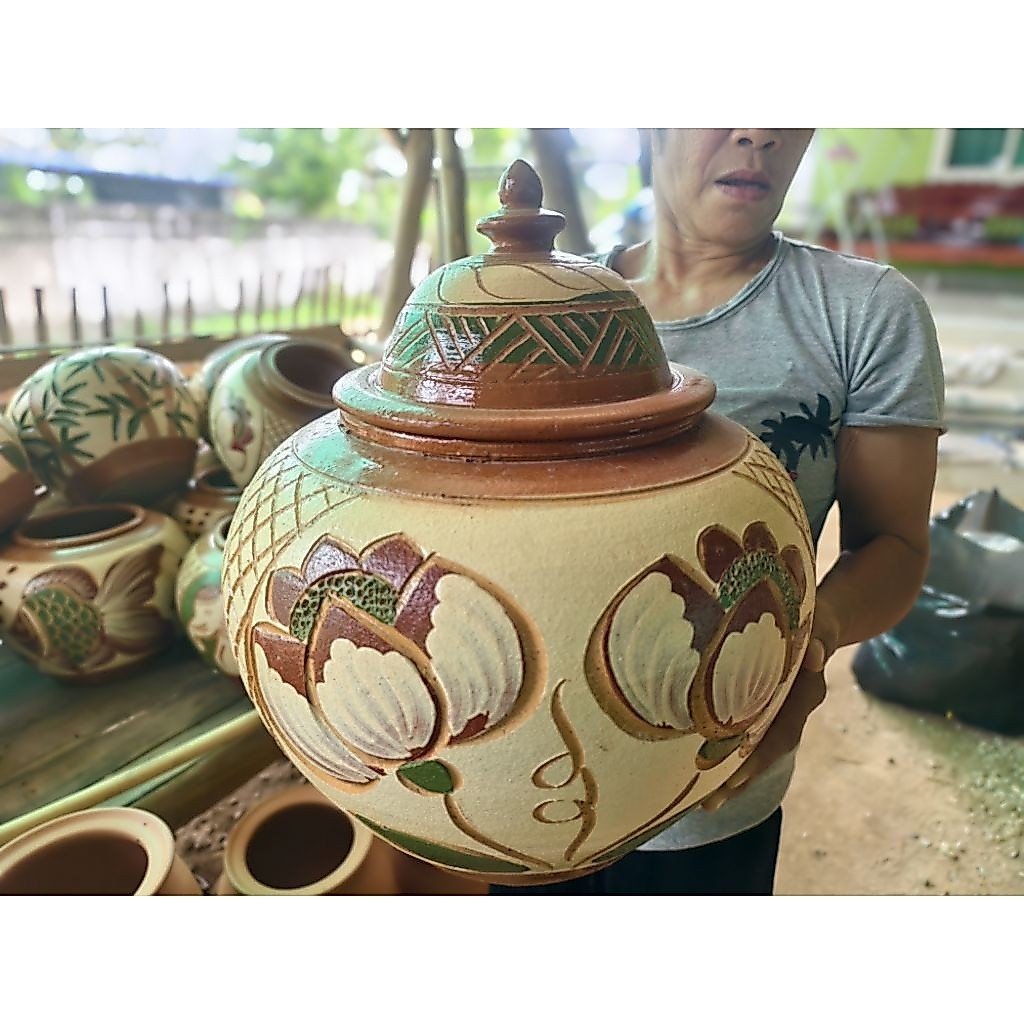 โอ่งน้ำดินเผามีหลายลวดลายคละลวดลายส่งขนาดใหญ่ใส่น้ำได้ 10 ลิตรขึ้นไปส่งปกติทุกวันให้ตามคิว