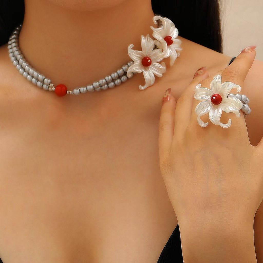 Pearl Iris ดอกไม้สองชั้น สร้อยคอมีคอลลาเจนและแหวนเซตหรูหรา